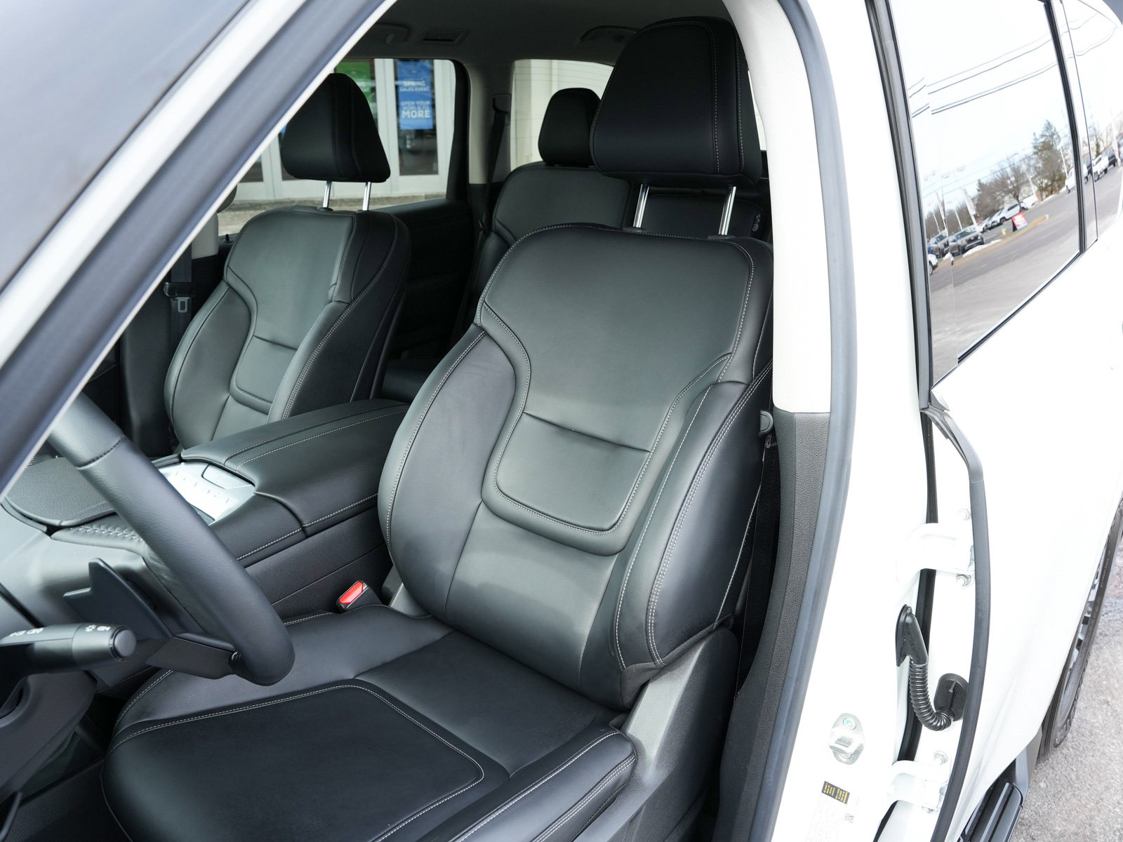 Used 2025 Nissan Armada SV image 32