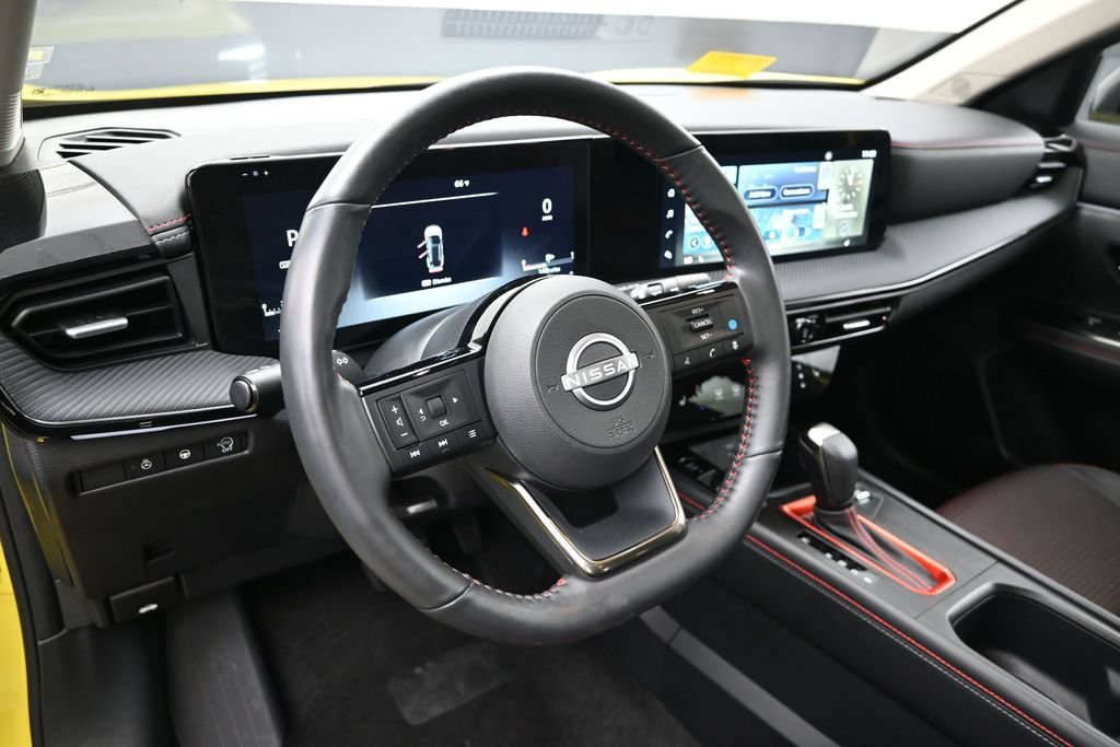 Used 2025 Nissan Kicks SR w/ SR Premium Package FWD image 22