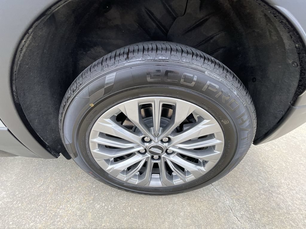 Certified 2025 Cadillac XT4 Premium Luxury FWD image 31