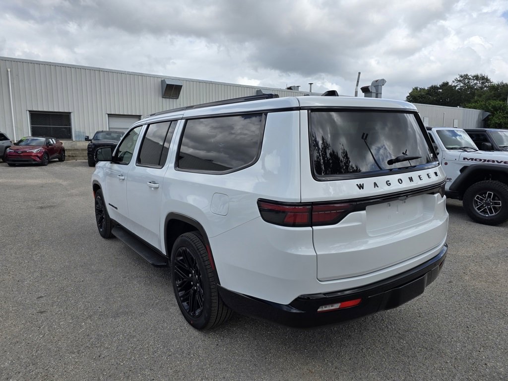 New 2025 Jeep Wagoneer L Series II w/ HD Trailer Tow Package w/25F image 4