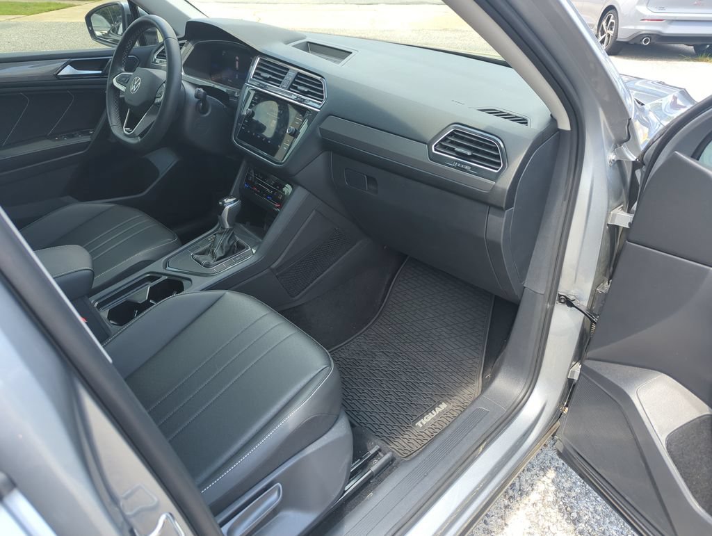 Certified 2023 Volkswagen Tiguan SE w/ Panoramic Sunroof Package FWD image 36