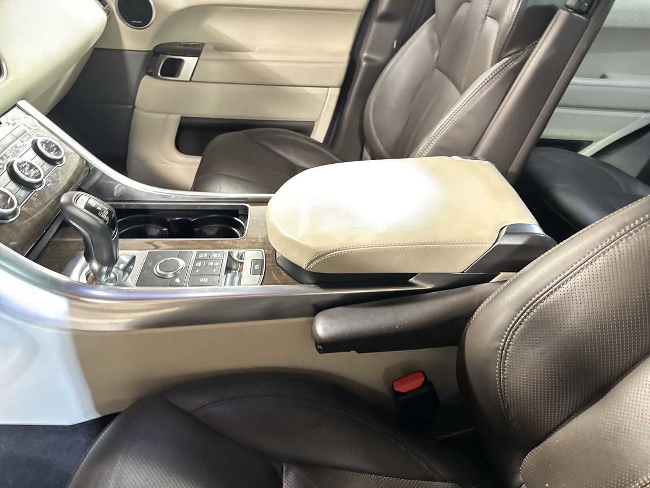 Used 2017 Land Rover Range Rover Sport HSE image 29