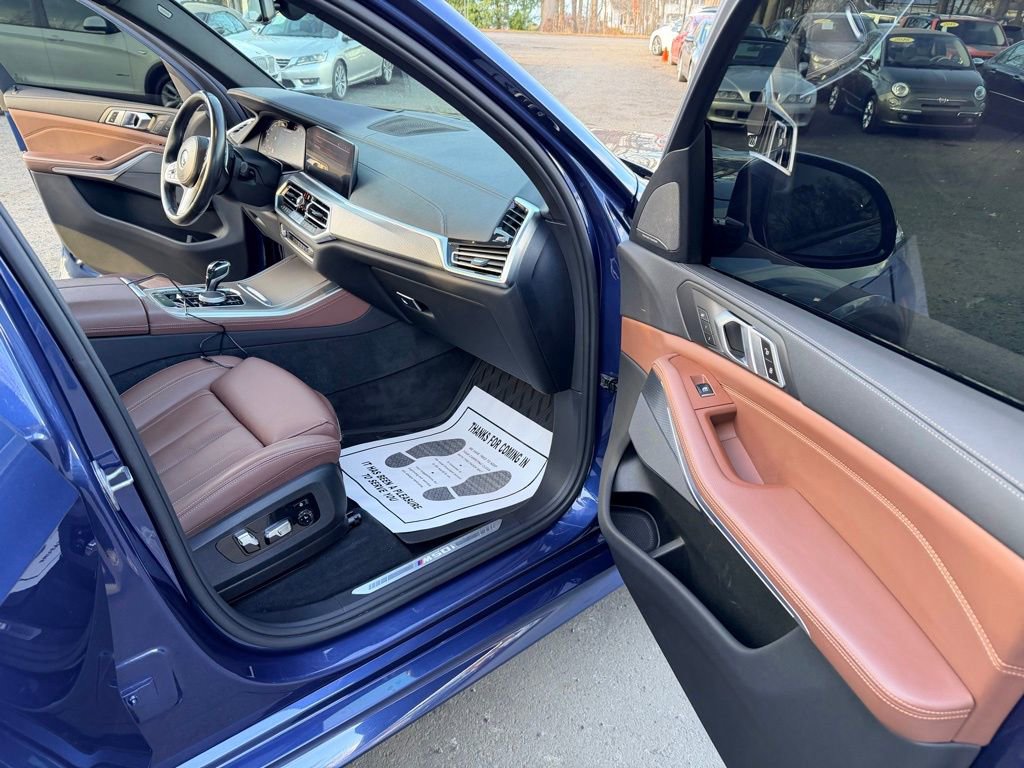Used 2020 BMW X5 M50i image 25