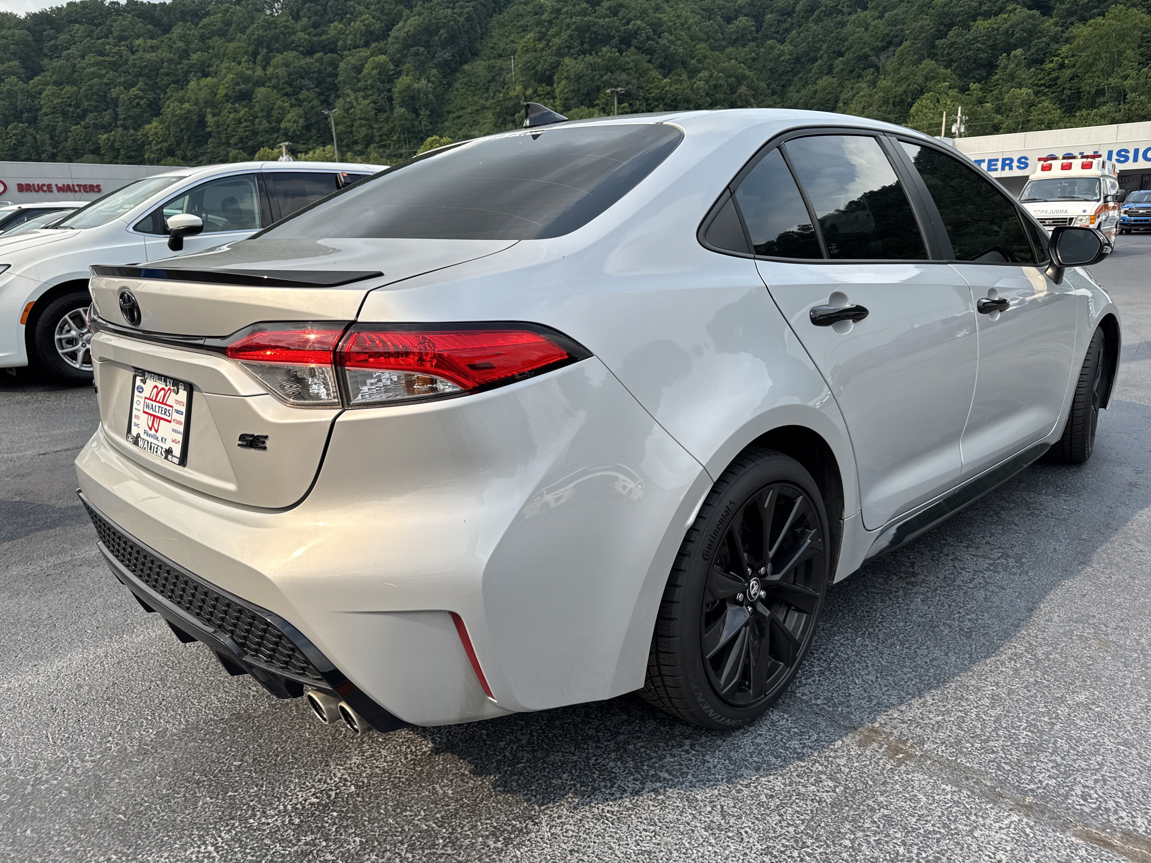 Used 2022 Toyota Corolla SE FWD image 7