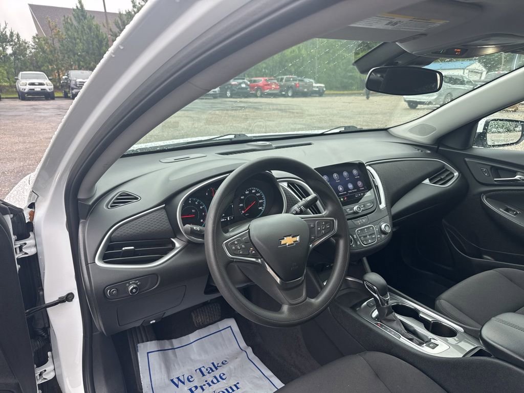 Used 2025 Chevrolet Malibu LT FWD image 6