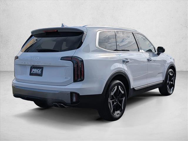 Used 2024 Kia Telluride EX w/ EX Captain's Chair Package image 5