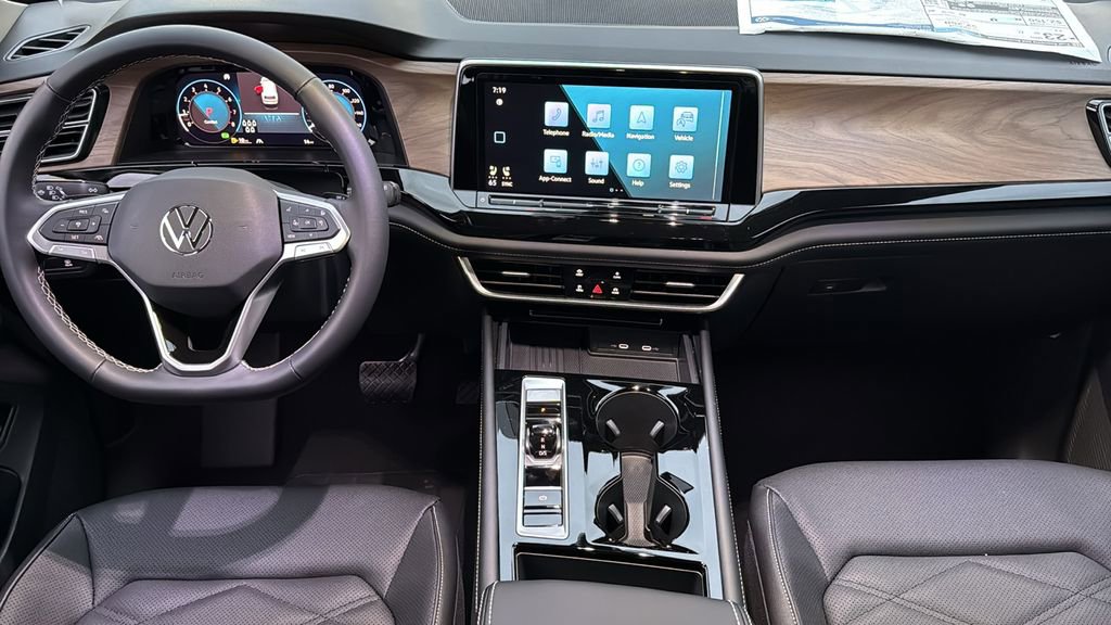 New 2026 Volkswagen Atlas SE FWD image 12