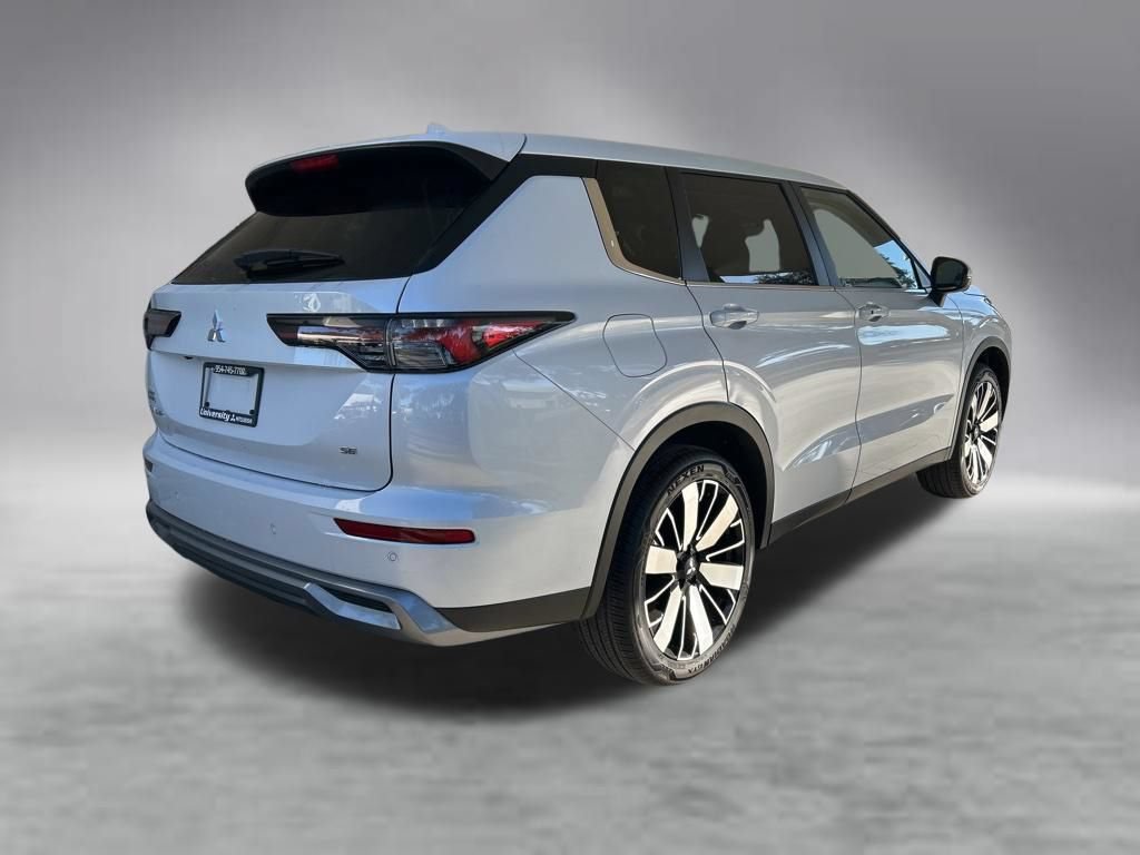 New 2026 Mitsubishi Outlander SE FWD image 3