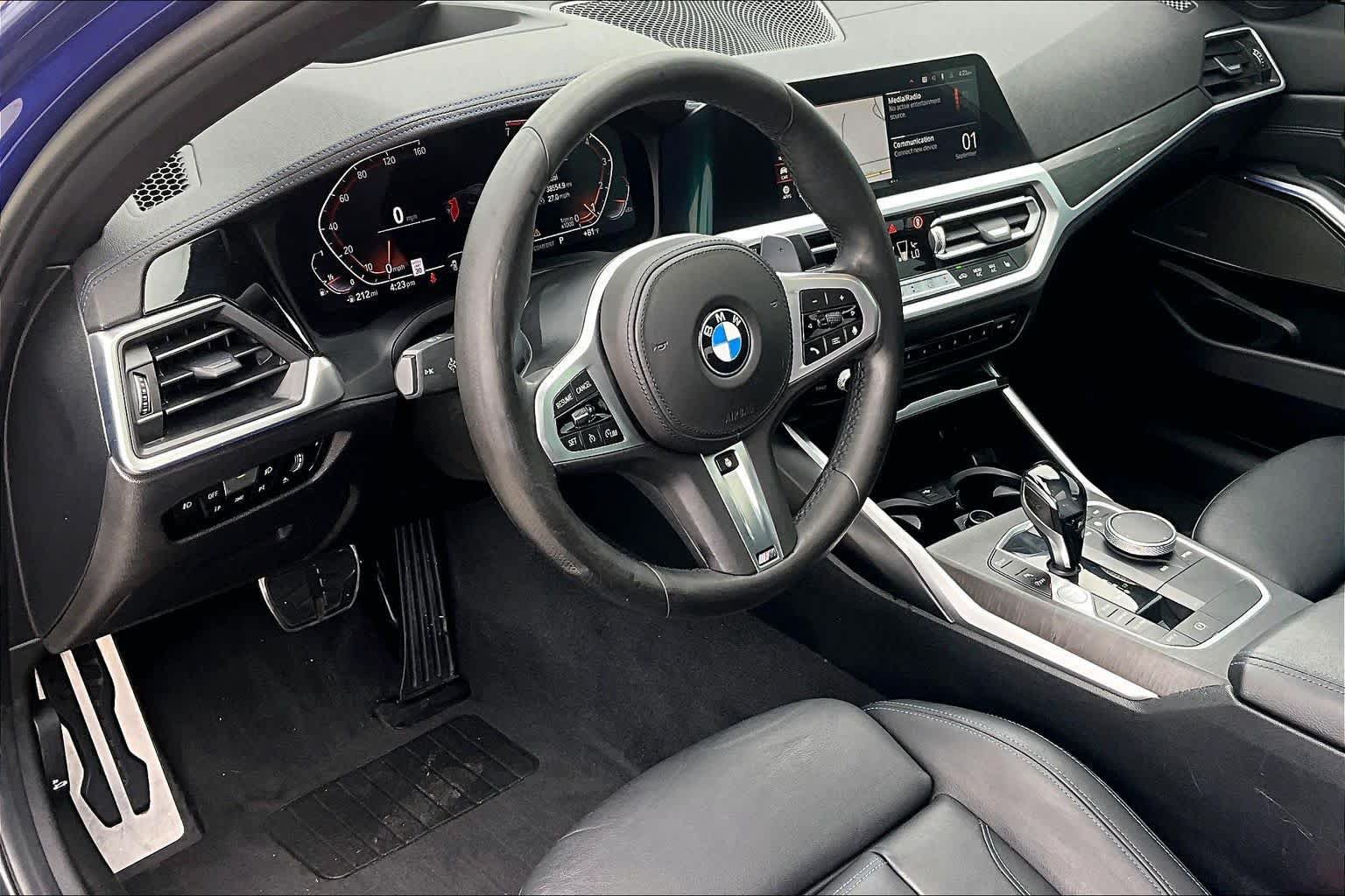 Used 2020 BMW 330i Sedan w/ M Sport Package RWD image 16