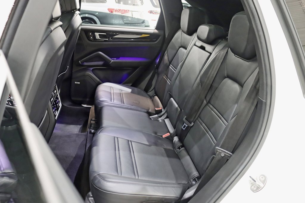 Used 2022 Porsche Cayenne Platinum Edition image 30