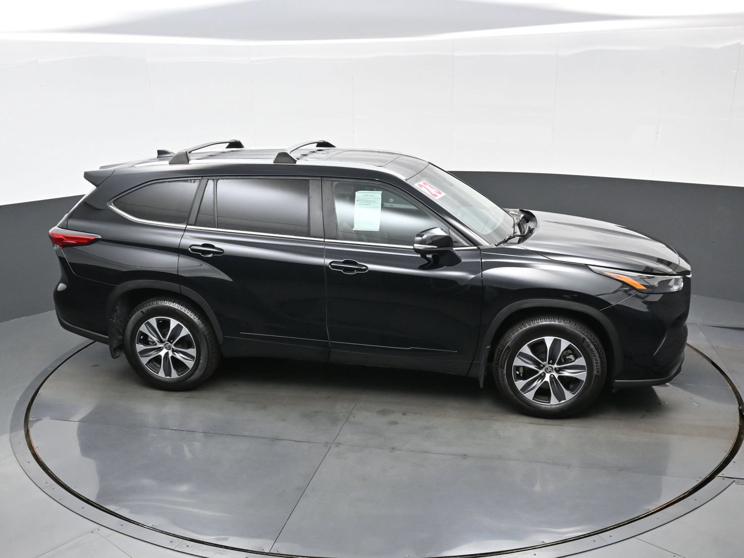 Used 2023 Toyota Highlander XLE AWD/4WD image 43