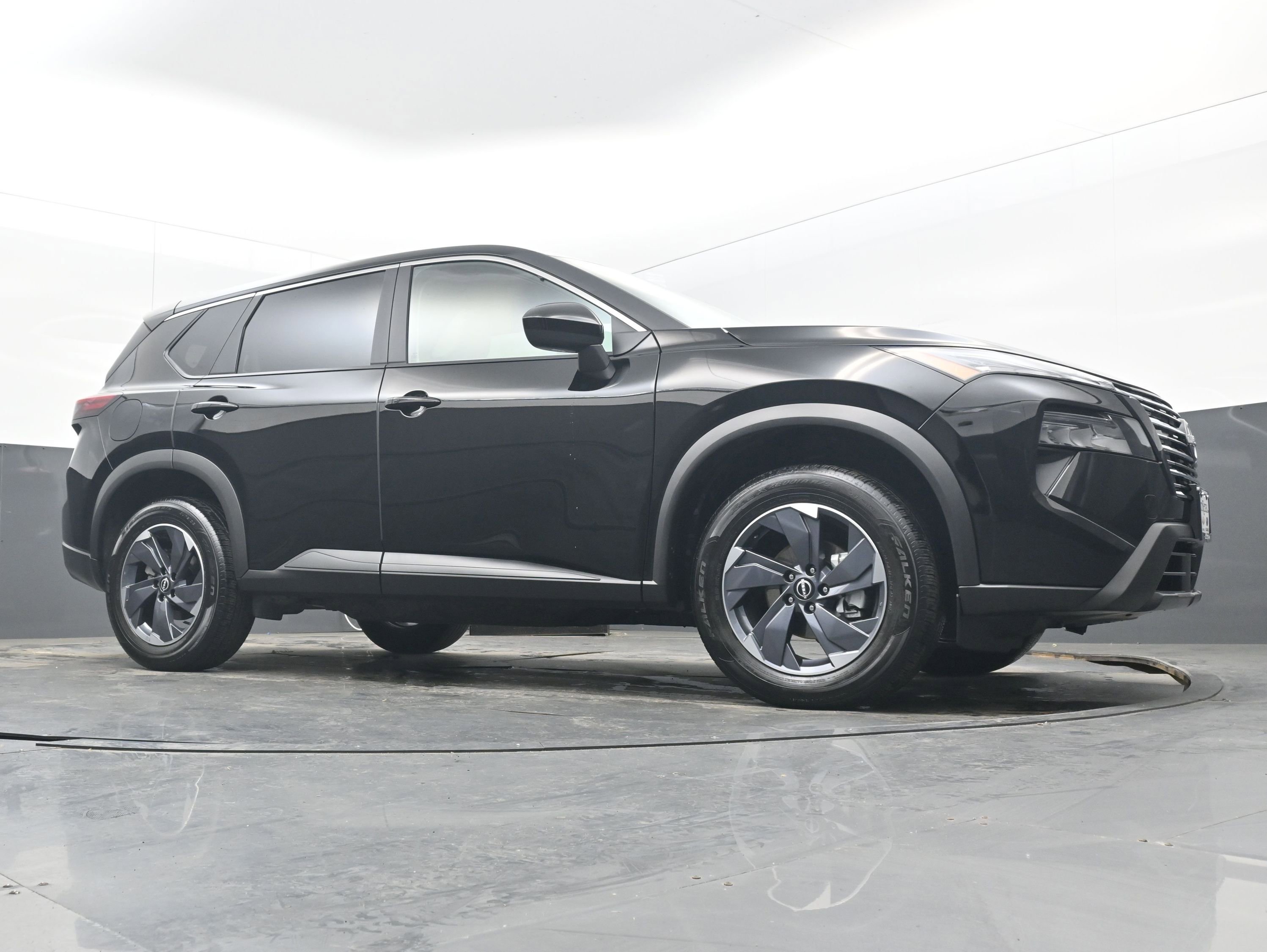 Used 2025 Nissan Rogue SV image 24