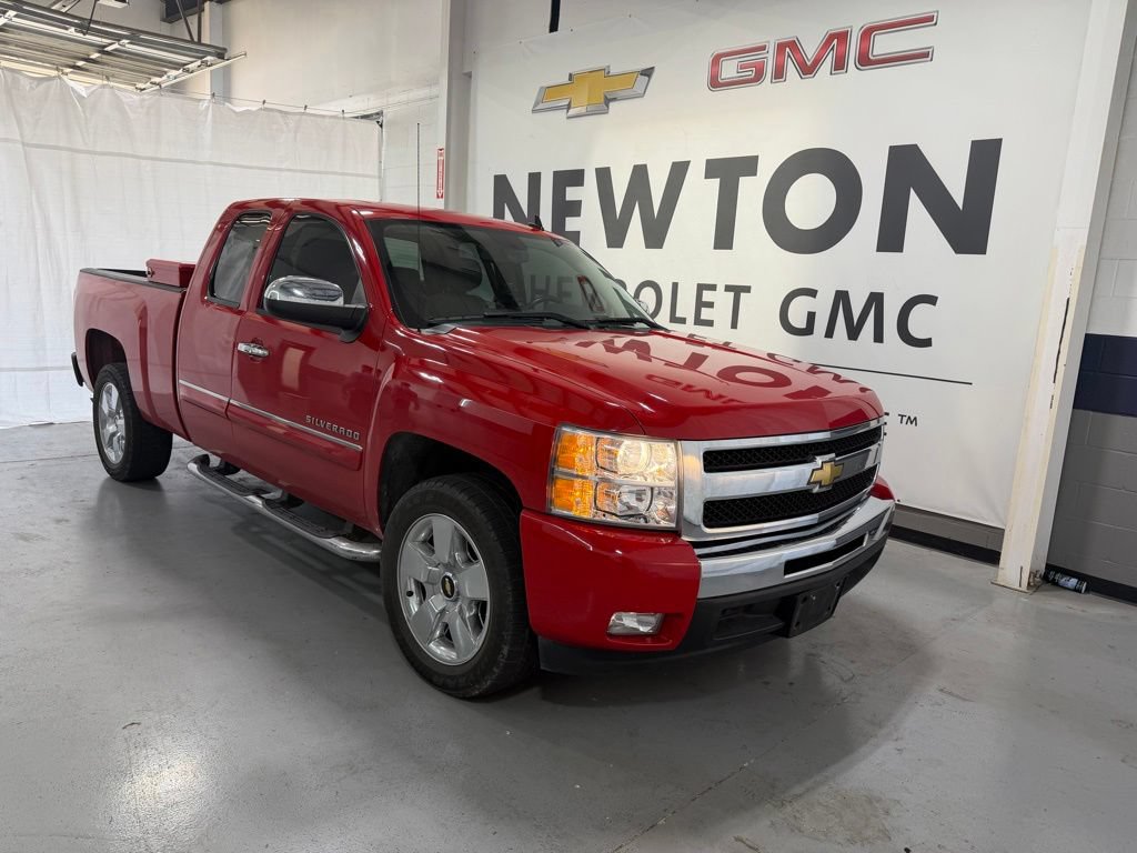 Used 2011 Chevrolet Silverado 1500 LT w/ Regional Value Package RWD image 2