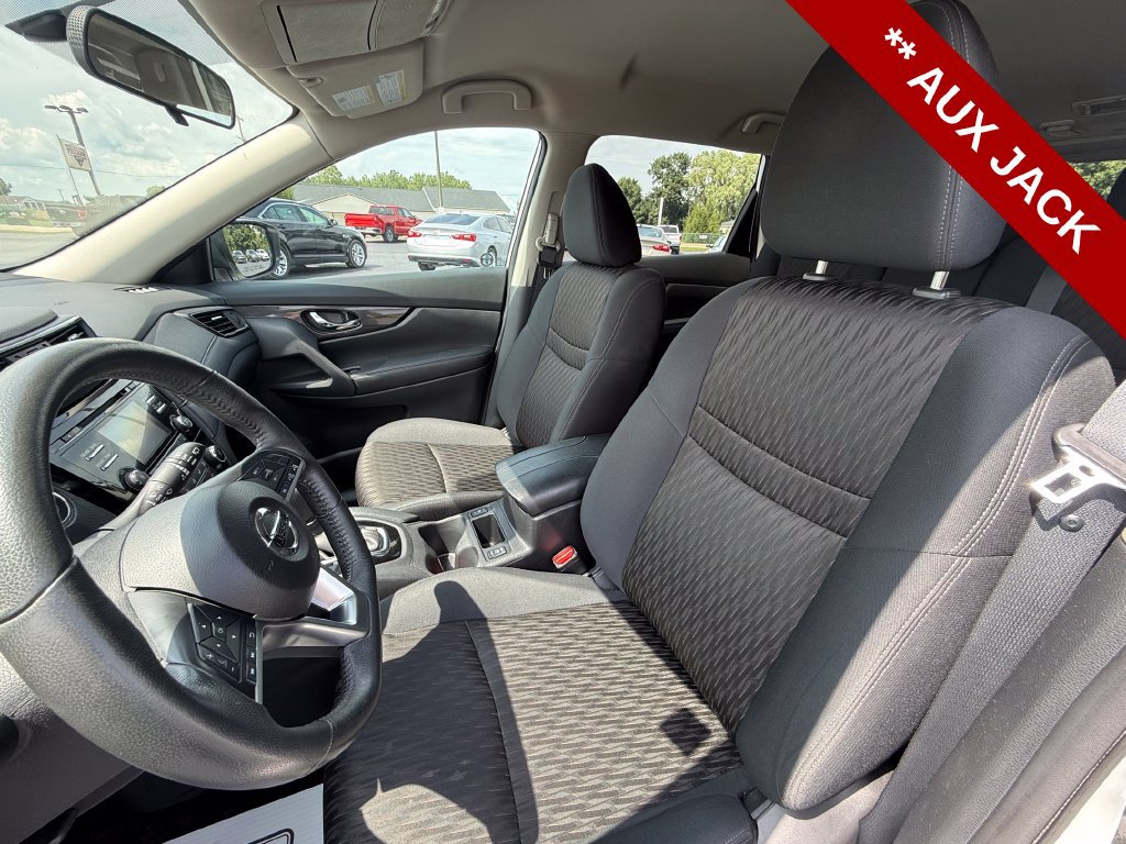 Used 2017 Nissan Rogue SV FWD image 13