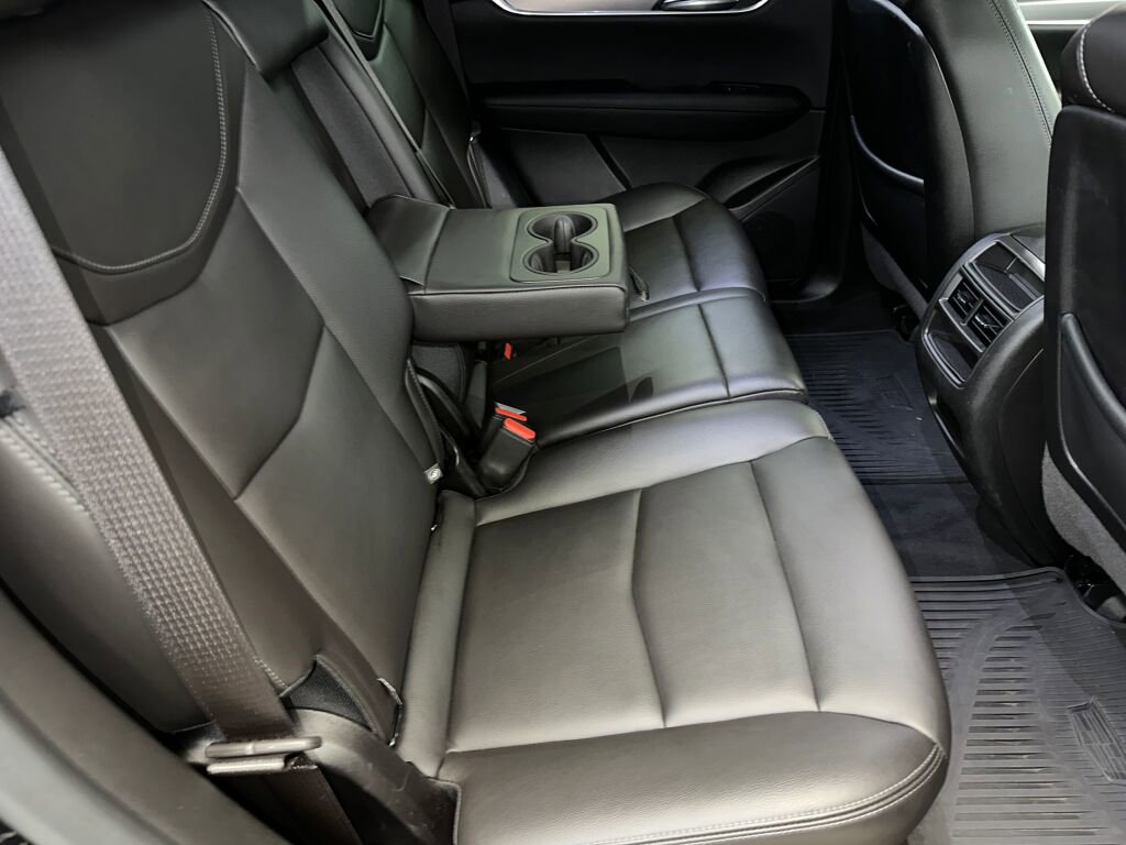 Certified 2024 Cadillac XT5 Luxury image 33