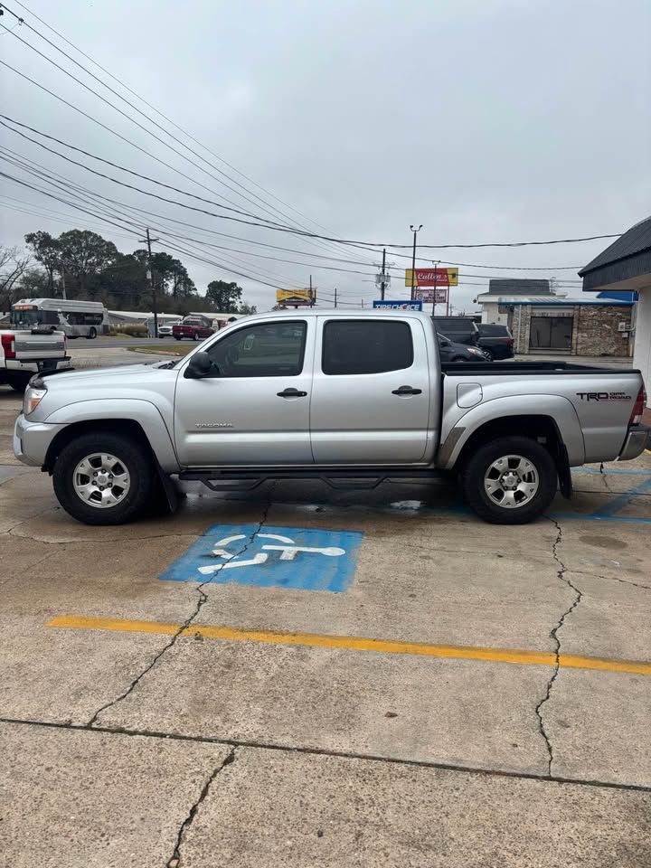 Used 2013 Toyota Tacoma 4x4 Double Cab w/ TRD Off-Road Pkg image 4