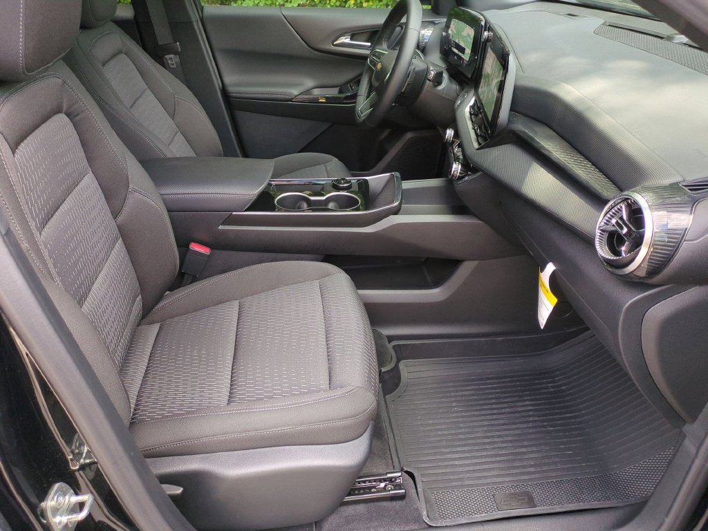 New 2026 Chevrolet Equinox LT w/ Safety and Technology Package FWD image 36
