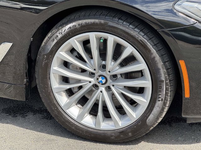 Used 2023 BMW 530i xDrive w/ Premium Package AWD/4WD image 9
