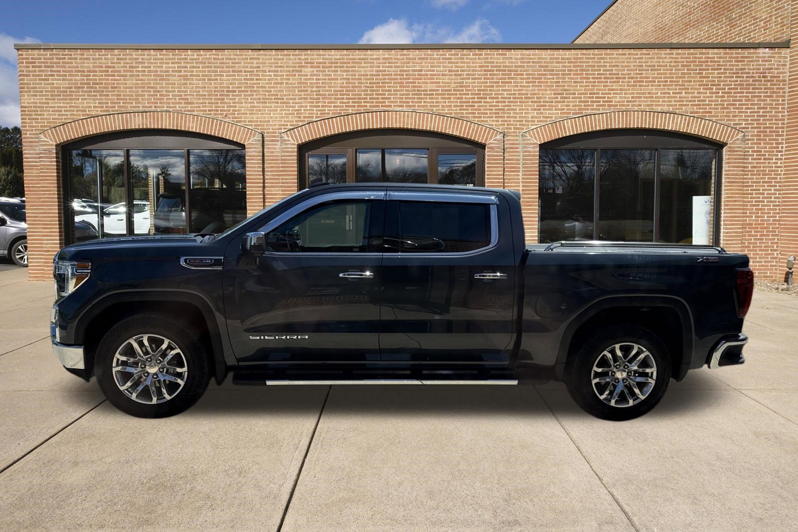 Used 2022 GMC Sierra 1500 SLT w/ SLT Premium Plus Package AWD/4WD image 7