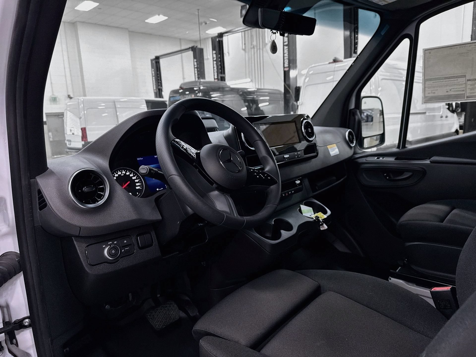 Used 2025 Mercedes-Benz Sprinter 3500 image 10
