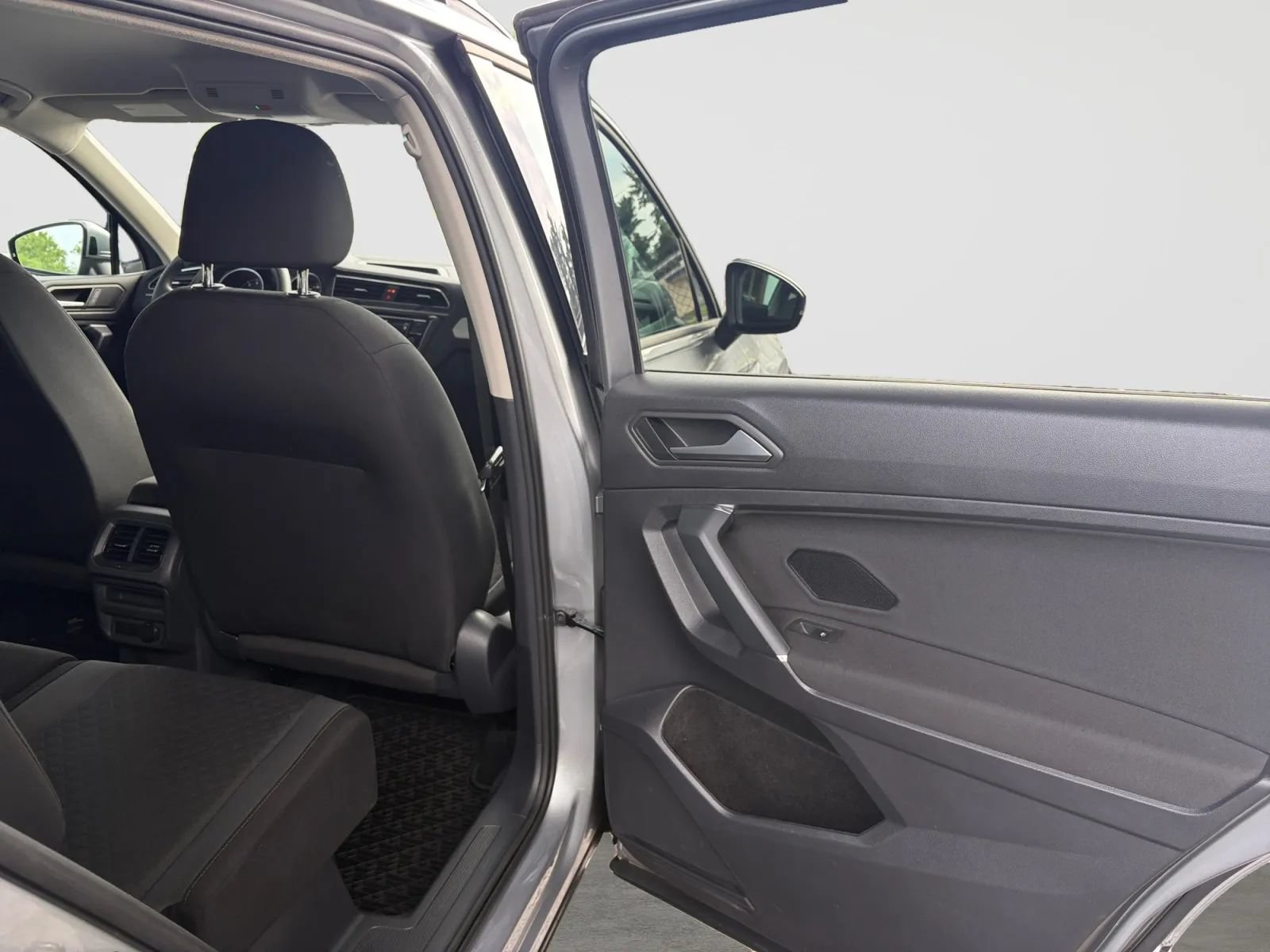 Used 2020 Volkswagen Tiguan S w/ 3rd Row Seat Package AWD/4WD image 18