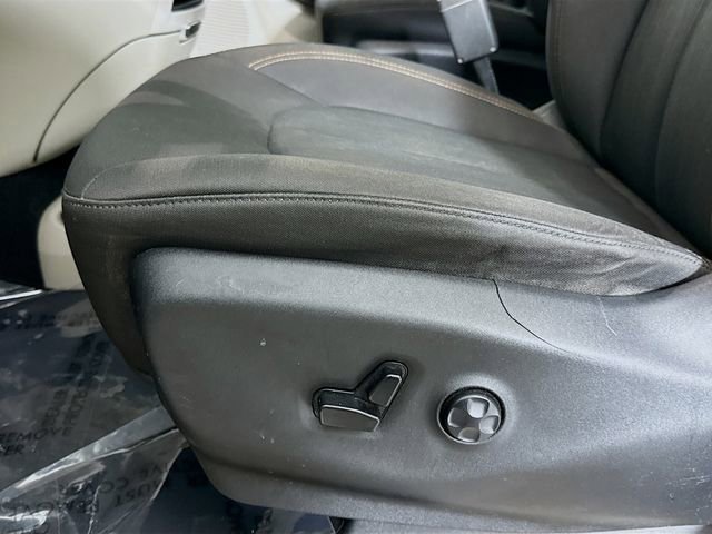 Used 2017 Chrysler Pacifica Touring image 19