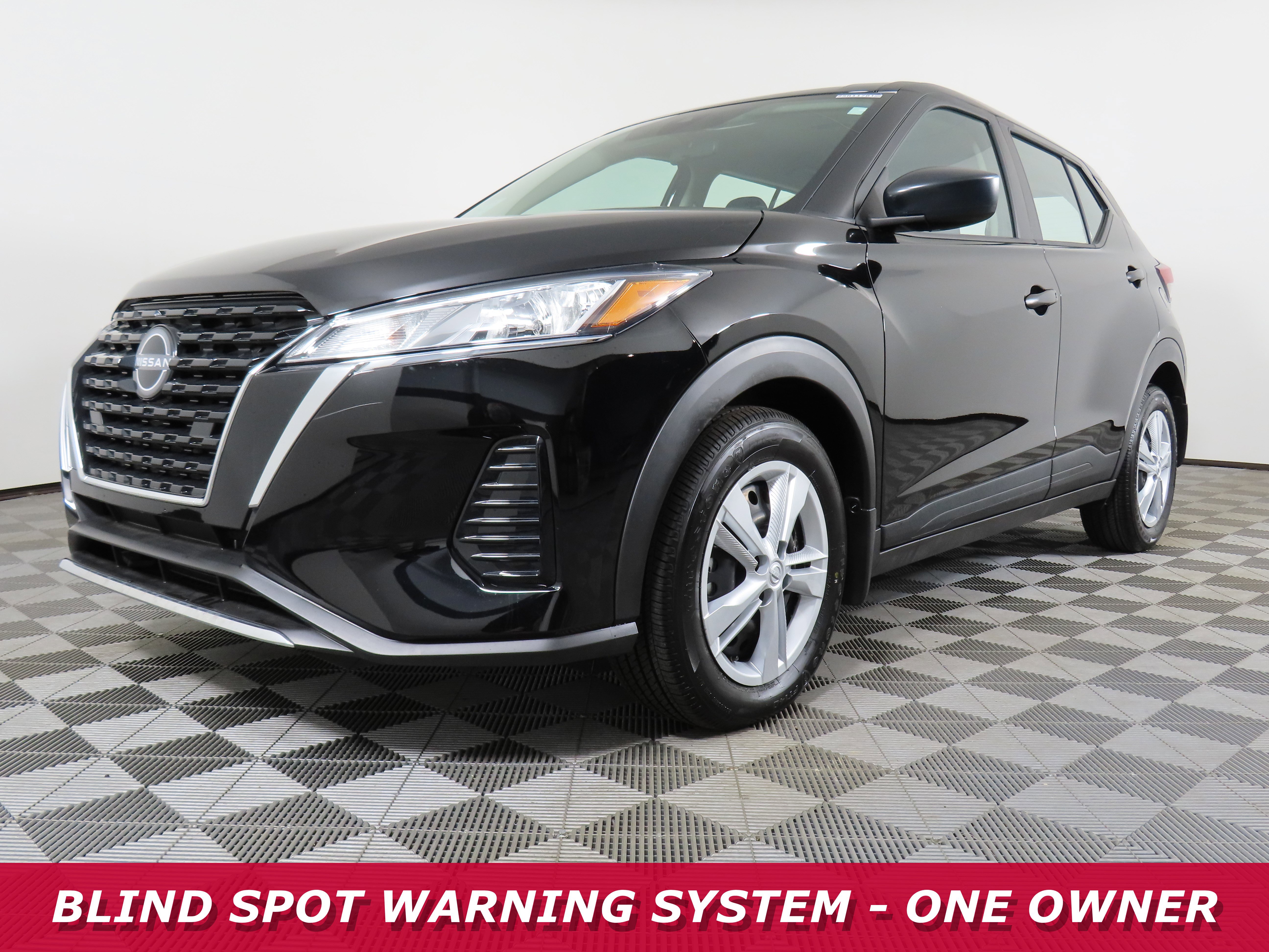 Certified 2025 Nissan Kicks Play S image 3