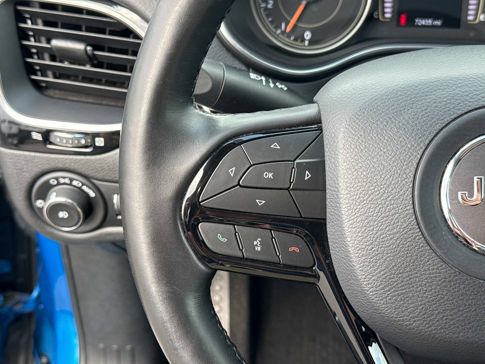 Certified 2020 Jeep Cherokee Latitude Plus w/ Cold Weather Group image 31