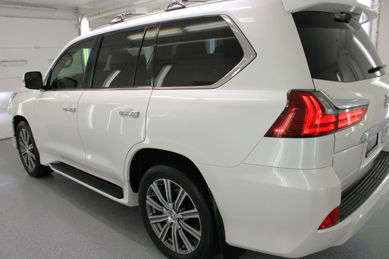 Used 2017 Lexus LX 570 4WD w/ Luxury Package image 15