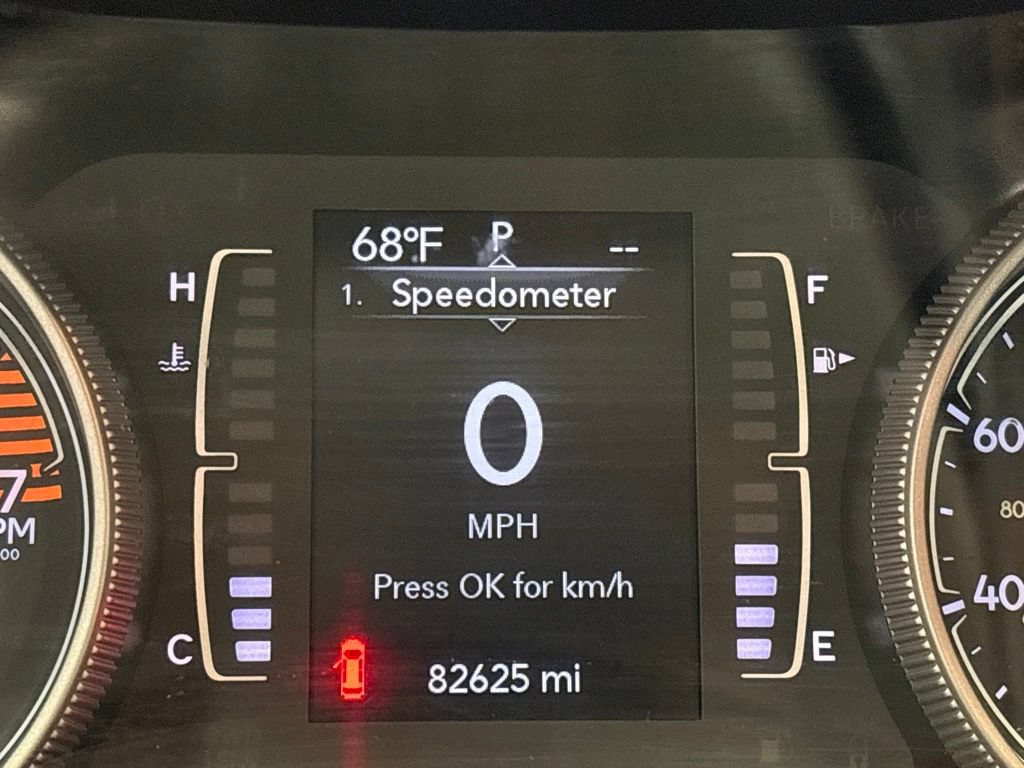 Used 2019 Jeep Cherokee Latitude w/ Cold Weather Group AWD/4WD image 19