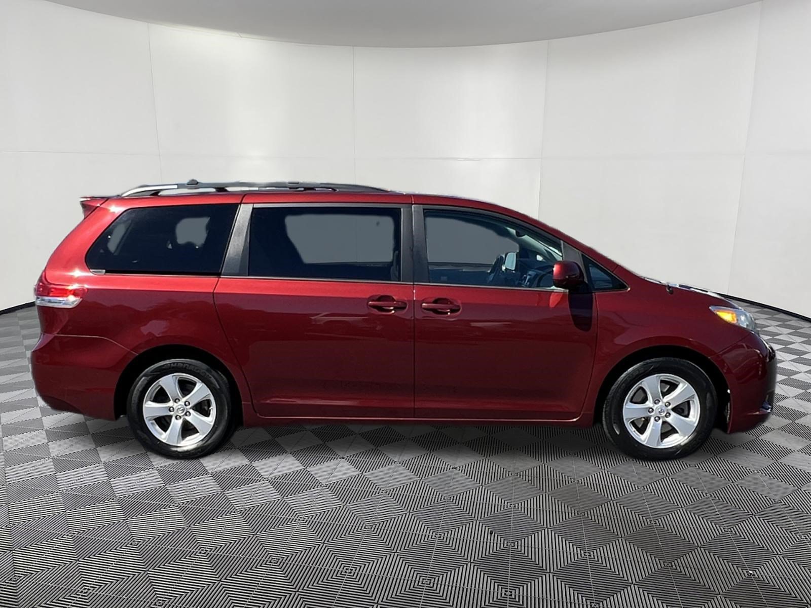 Used 2014 Toyota Sienna LE FWD image 7