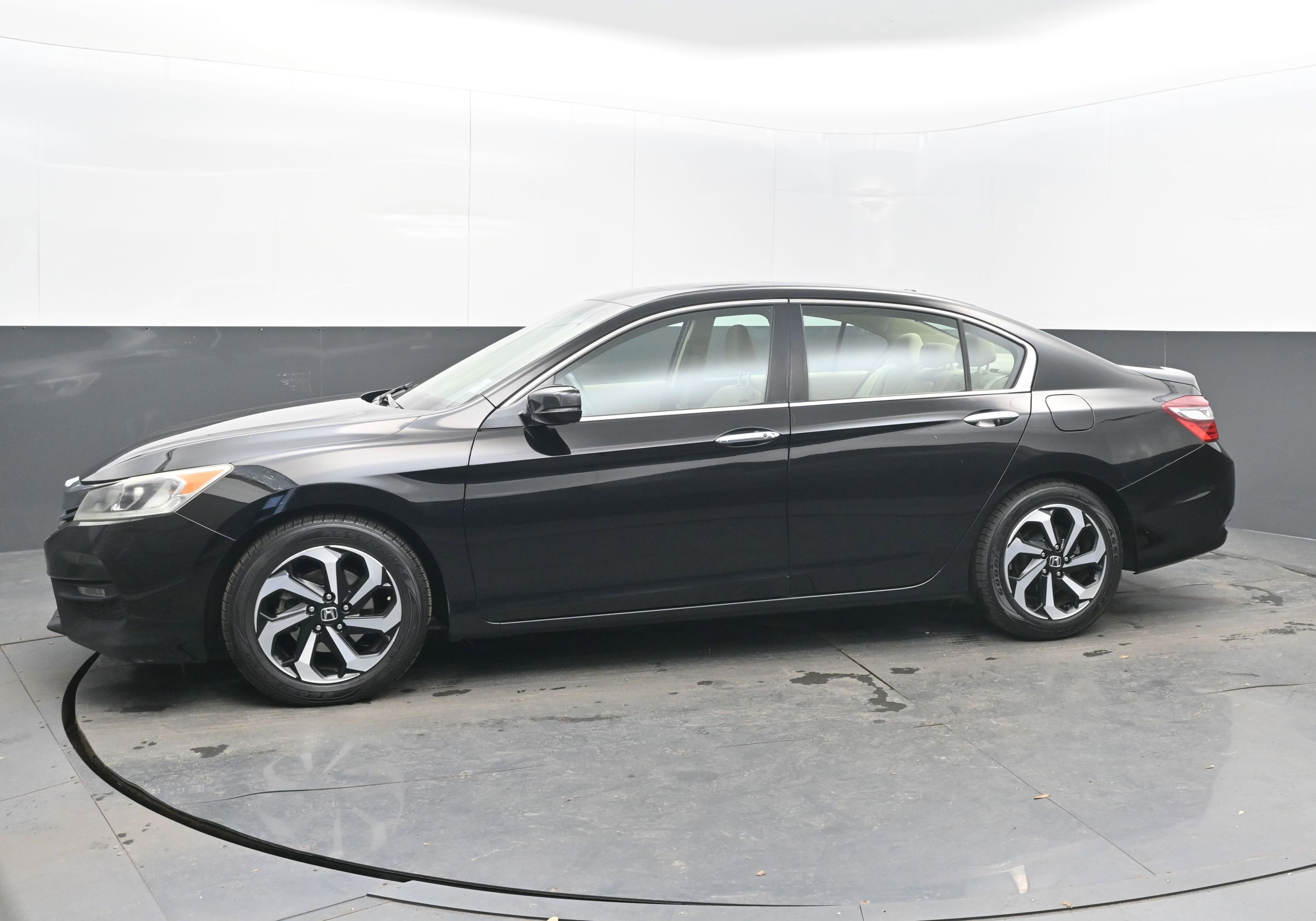 Used 2016 Honda Accord EX-L image 5