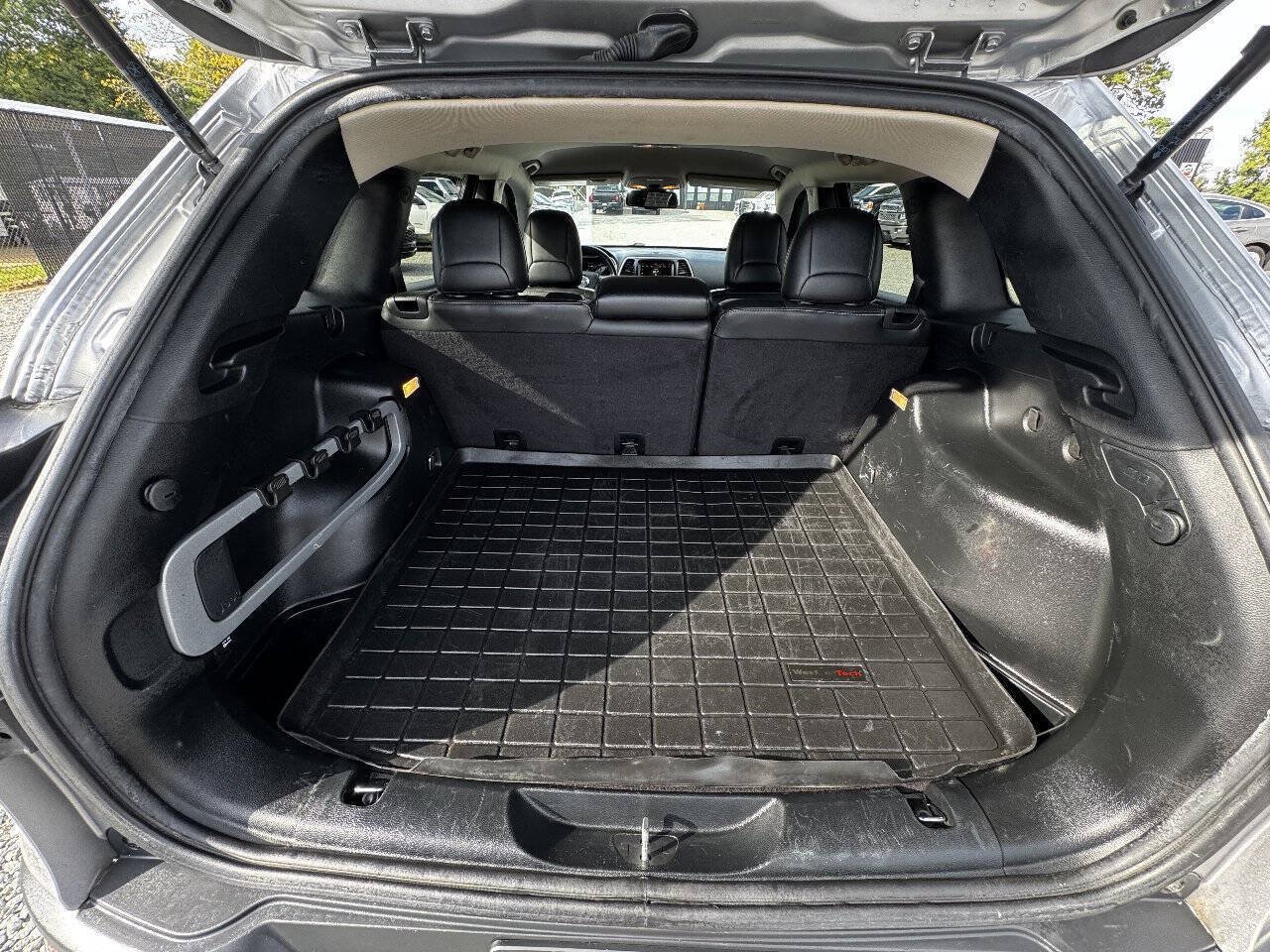 Used 2017 Jeep Cherokee Limited FWD image 19