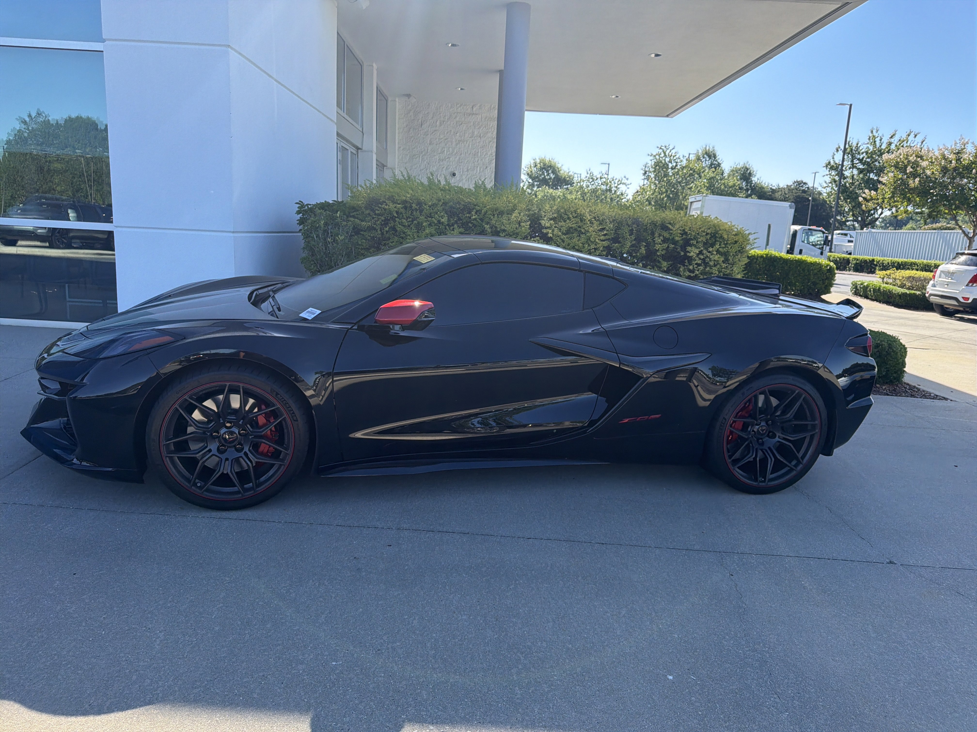 Used 2025 Chevrolet Corvette Z06 w/ Stealth Interior Trim Package RWD image 7