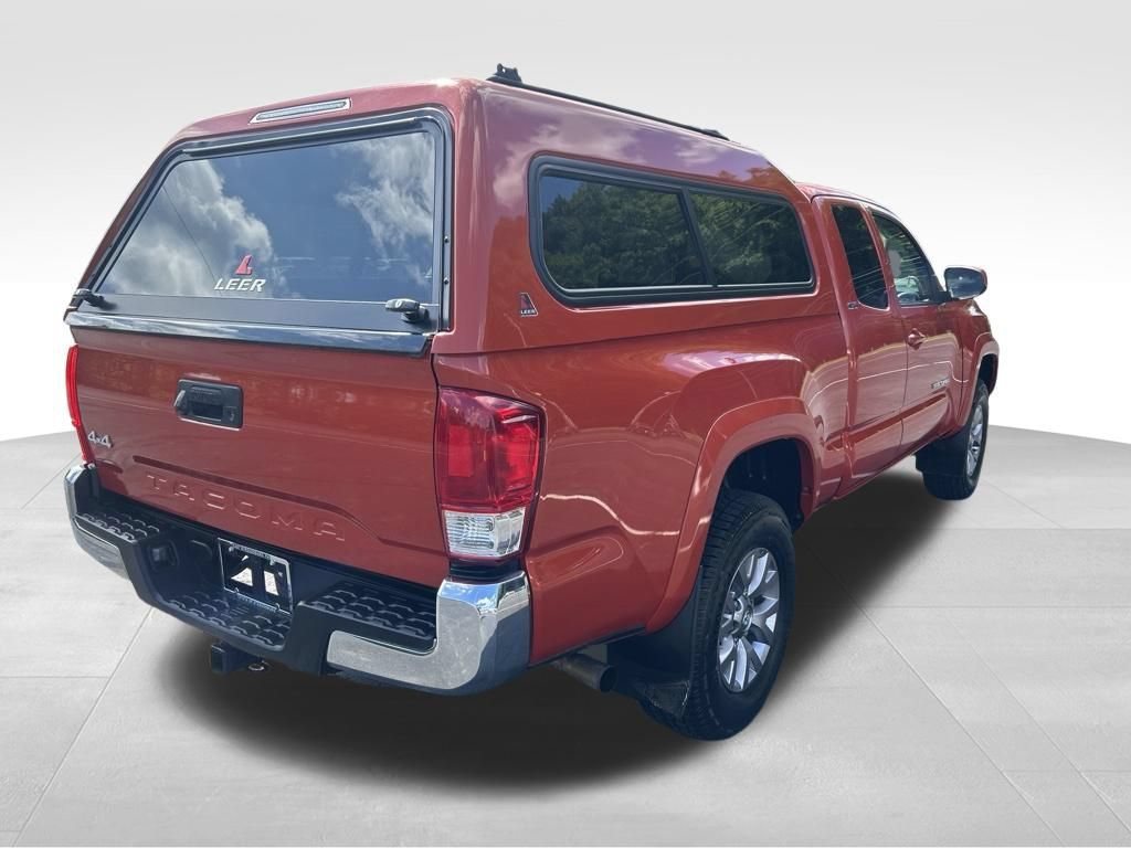 Used 2016 Toyota Tacoma SR5 AWD/4WD image 5