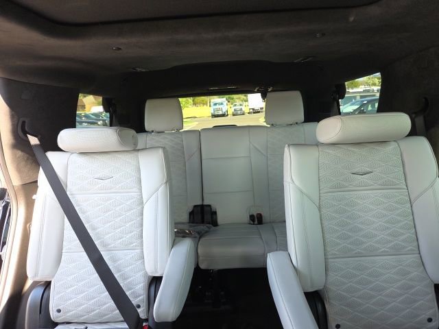 Used 2025 Cadillac Escalade Sport Platinum w/ LPO, ONYX Package image 18