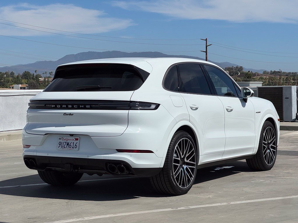 Used 2025 Porsche Cayenne Turbo w/ Premium Package Plus AWD/4WD image 31