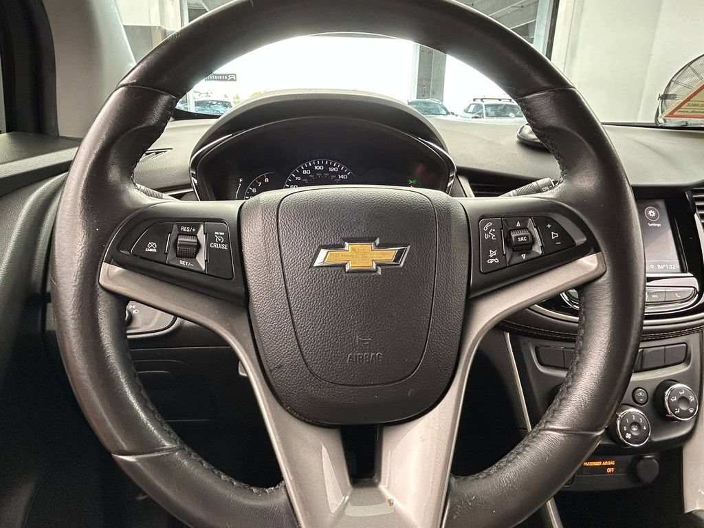 Used 2021 Chevrolet Trax LT w/ LT Convenience Package FWD image 24