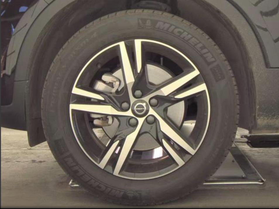 Used 2025 Volvo XC40 B5 Core image 13