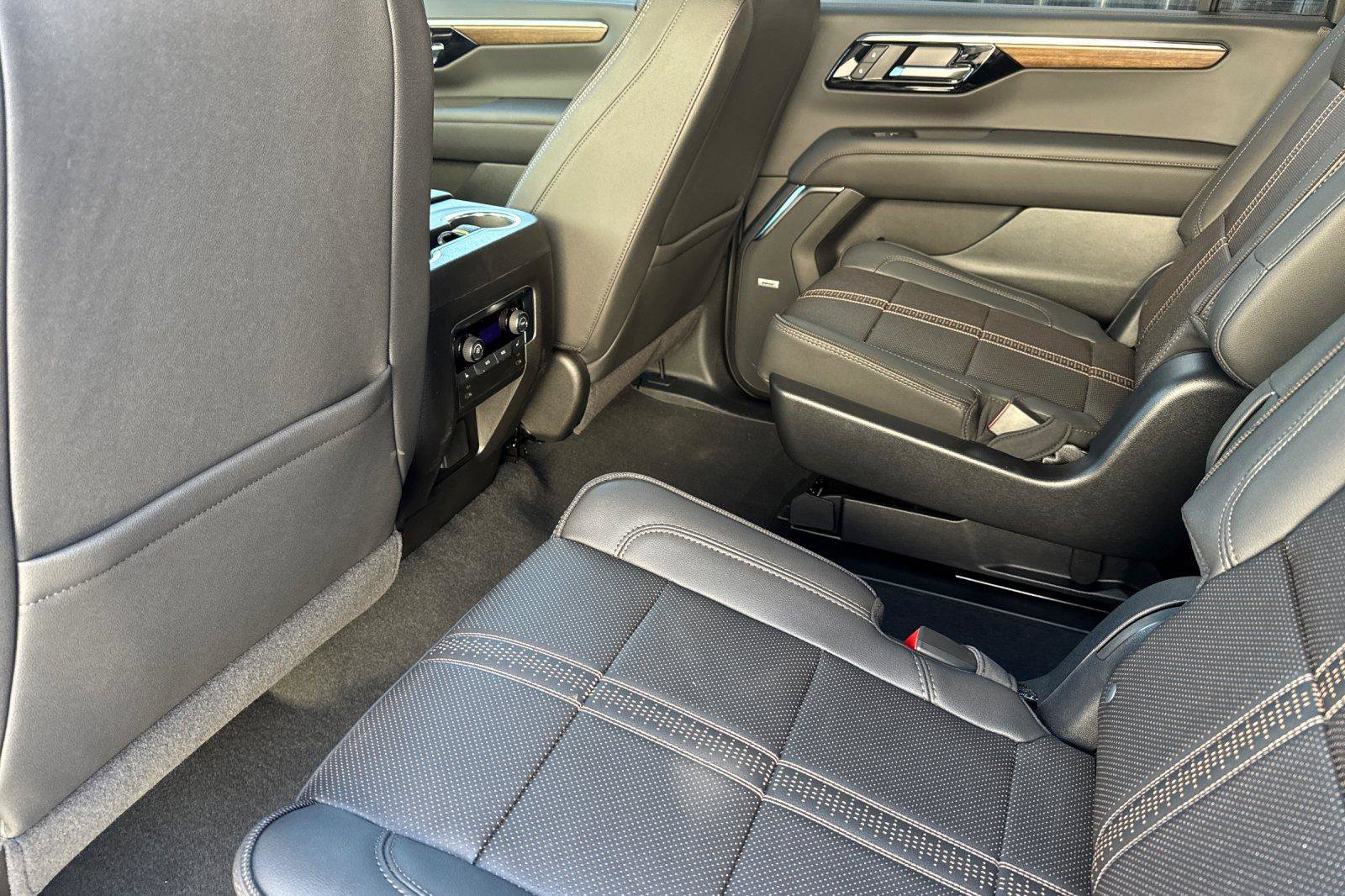 New 2025 Chevrolet Suburban High Country image 15