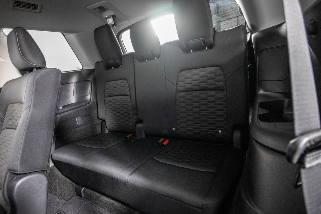 Used 2025 Nissan Pathfinder SV image 13