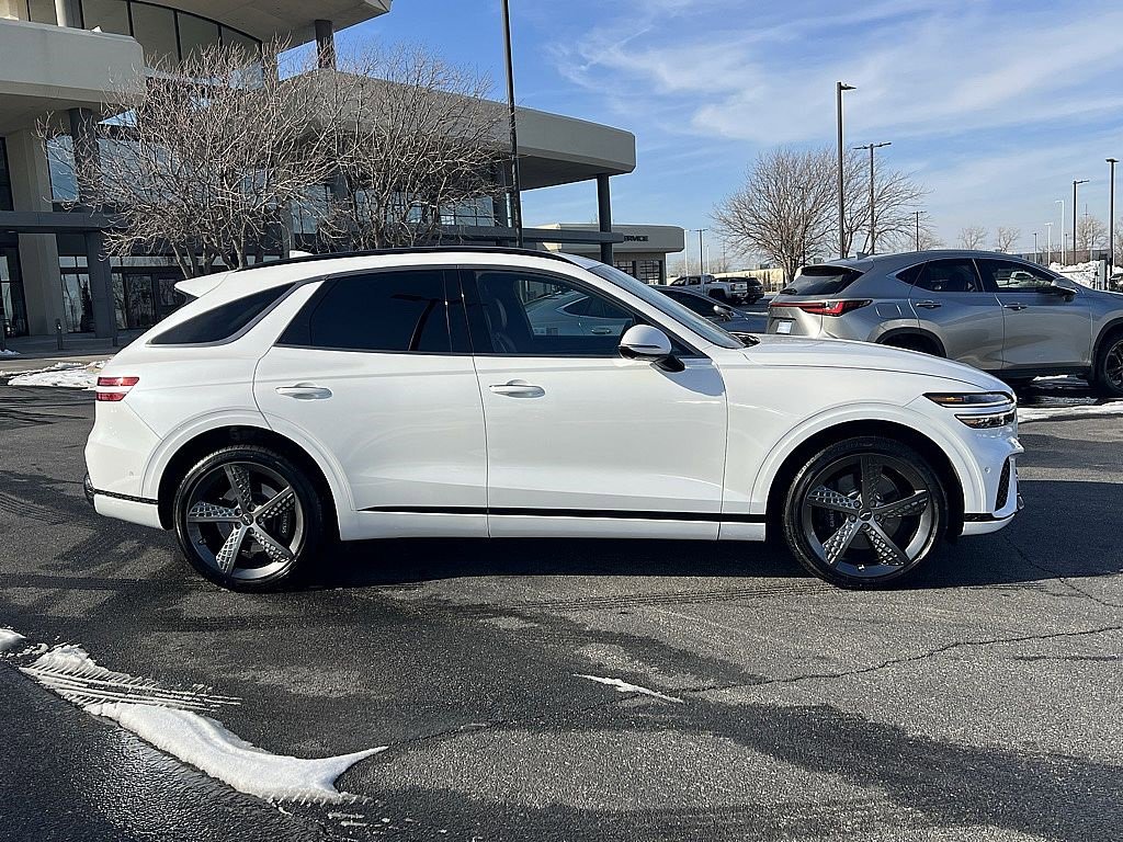 Used 2023 Genesis GV70 2.5T w/ Sport Prestige Package image 2