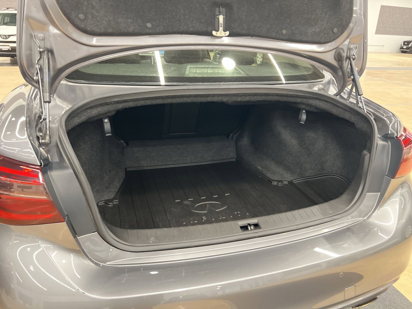 Used 2018 INFINITI Q50 Luxe w/ Essential Package (3.0T Luxe) image 23