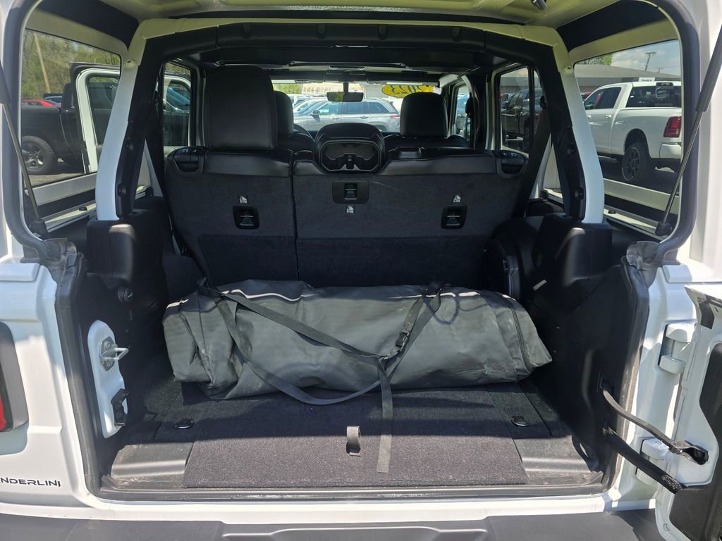 Used 2023 Jeep Wrangler Unlimited Sahara AWD/4WD image 10