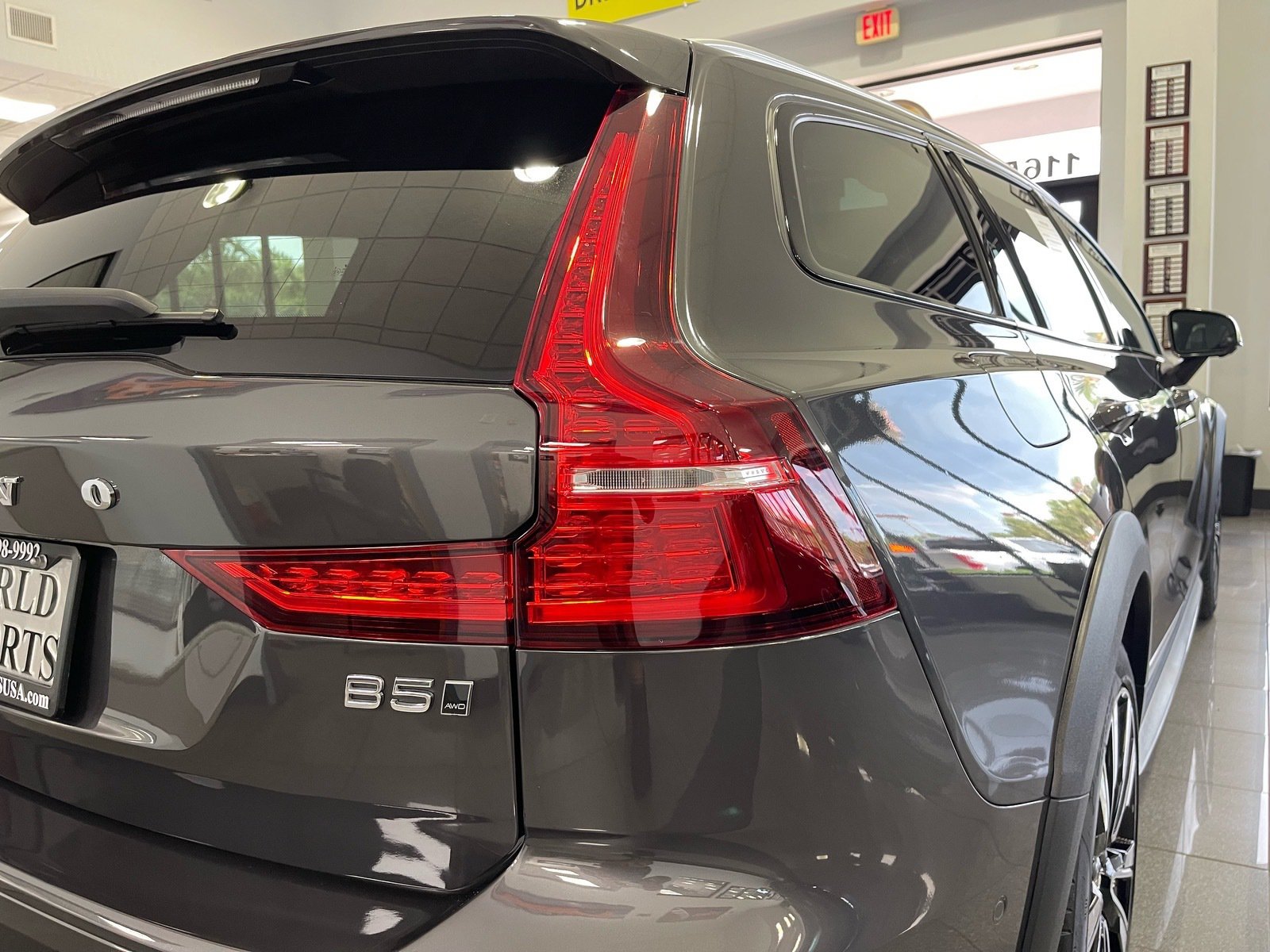Used 2024 Volvo V60 B5 Cross Country Ultimate AWD/4WD image 17