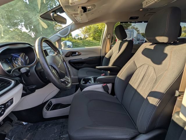 Used 2019 Chrysler Pacifica Touring Plus w/ Tire & Wheel Group FWD image 10