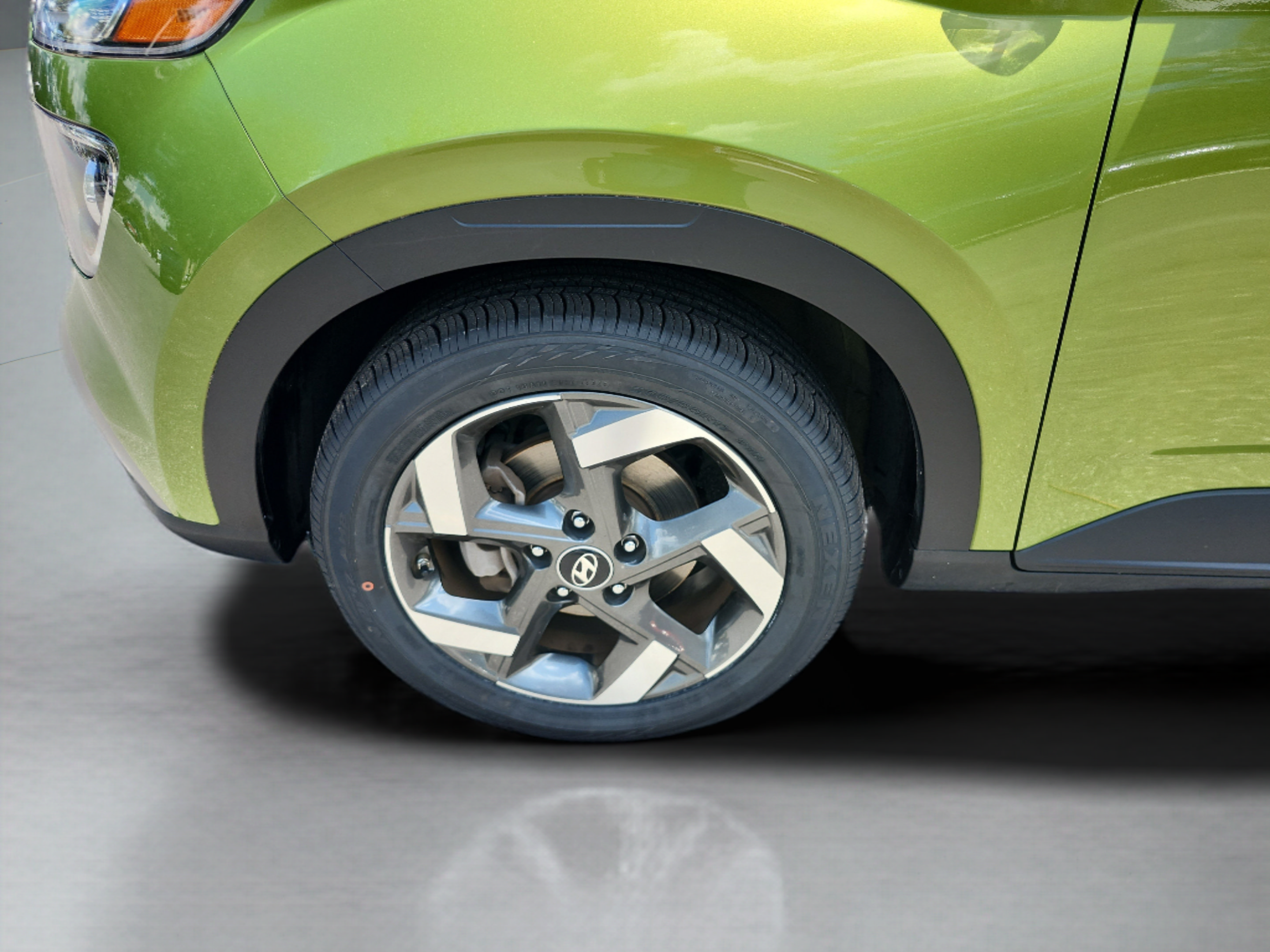 Certified 2024 Hyundai Venue SEL FWD image 9