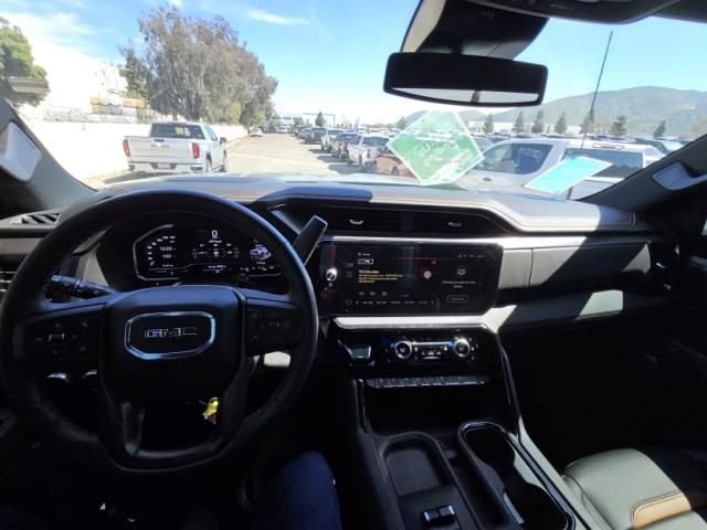 Used 2025 GMC Sierra 2500 AT4 image 8