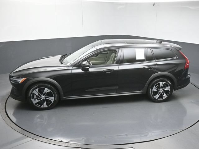 Used 2025 Volvo V60 B5 Cross Country Plus AWD/4WD image 46