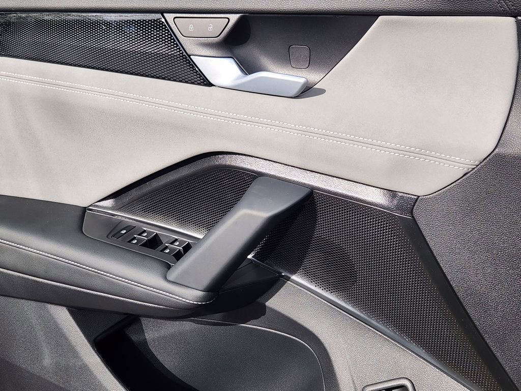 New 2026 Volkswagen Tiguan SE R-Line image 13